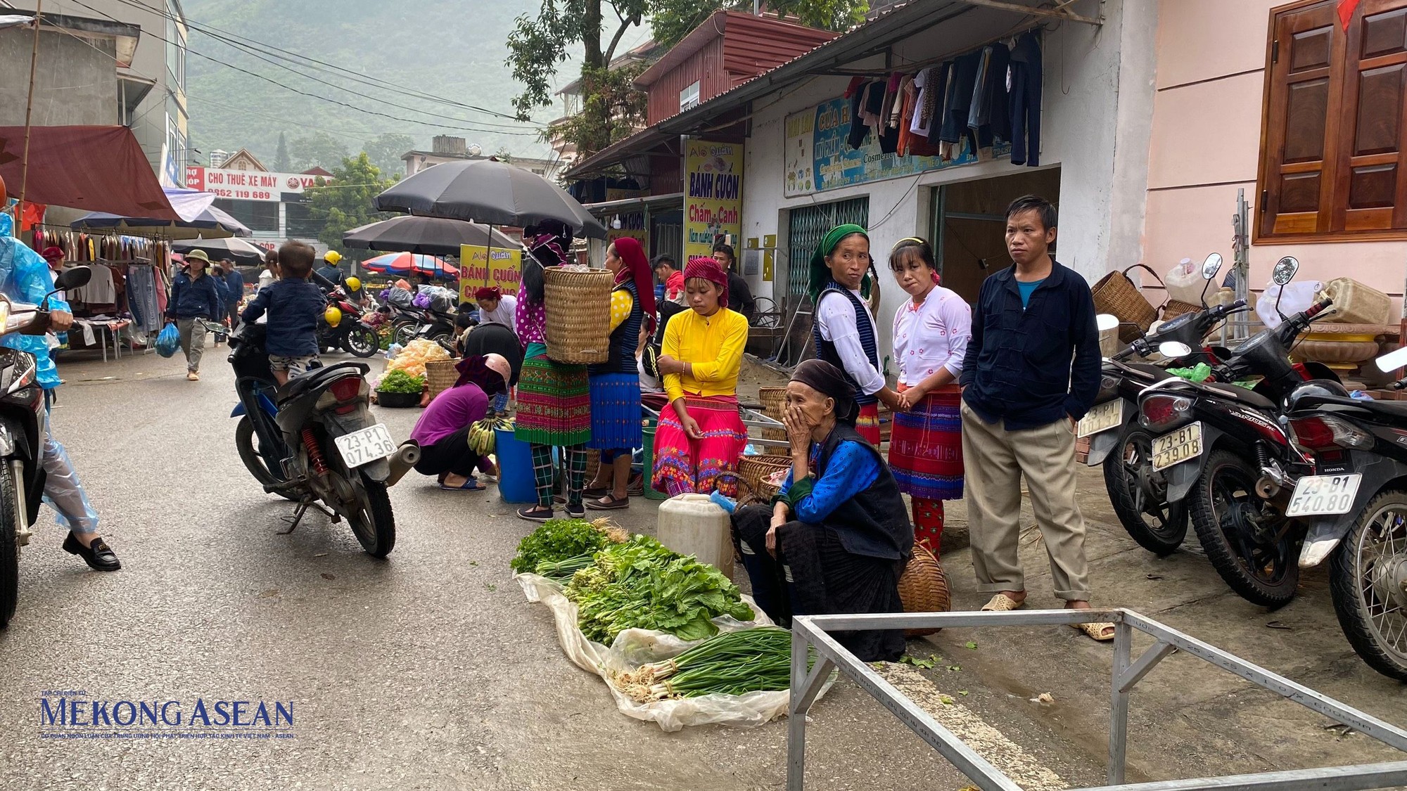 Những m&oacute;n đồ m&agrave; người d&acirc;n mang đi b&aacute;n đều do tự trồng, tự khai th&aacute;c n&ecirc;n du kh&aacute;ch c&oacute; thể y&ecirc;n t&acirc;m về chất lượng v&agrave; độ tươi mới.