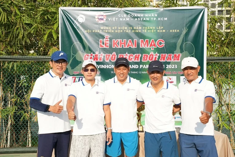 C&aacute;c th&agrave;nh vi&ecirc;n thuộc c&acirc;u lạc bộ h&agrave;o hứng tham gia thi đấu.