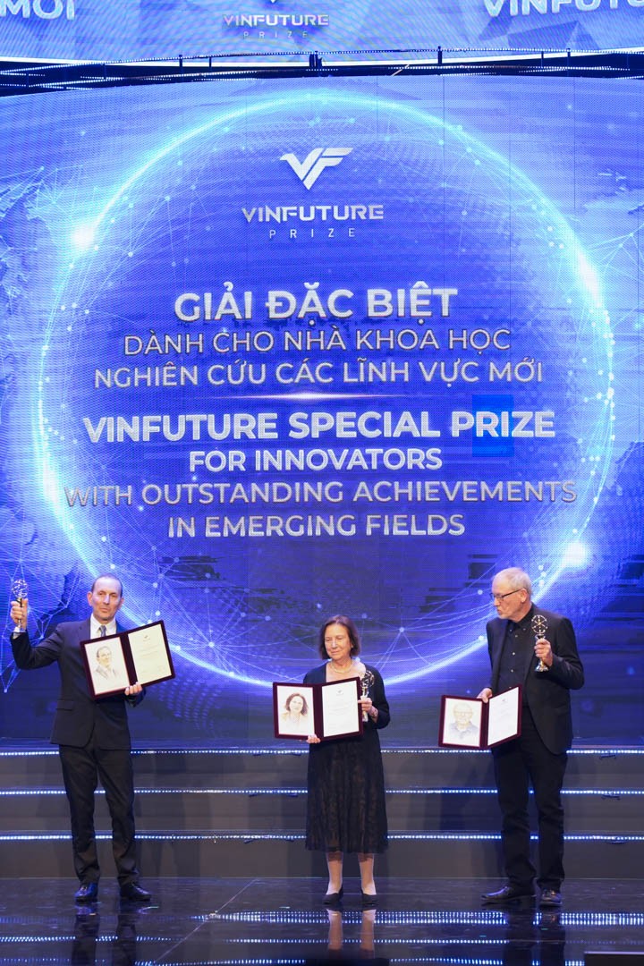 Chủ nh&acirc;n của Giải Đặc biệt VinFuture 2023 d&agrave;nh cho Nh&agrave; khoa học nghi&ecirc;n cứu c&aacute;c lĩnh vực mới tại VinFuture 2023.