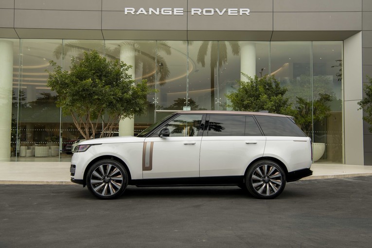 SUV si&ecirc;u sang Range Rover SV ra mắt tại Việt Nam dịp Gi&aacute;ng sinh cận kề