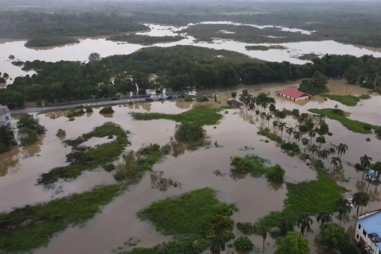 Lũ lụt ở thị trấn Rantau Panjang của Kelantan. Ảnh: Facebook/RantauPanjangPost