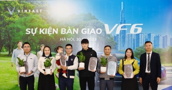 VinFast bàn giao lô xe VF 6 đầu tiên cho khách hàng