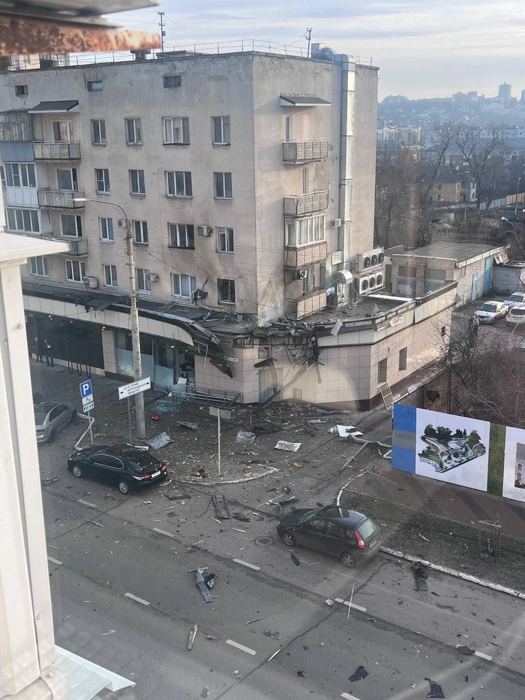 Hiện trường vụ tấn c&ocirc;ng tại th&agrave;nh phố Belgorod, Nga. Ảnh: Telegram/BAZA